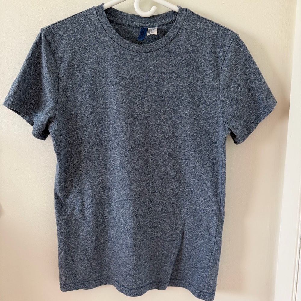 H&M men’s basic tee (size small)